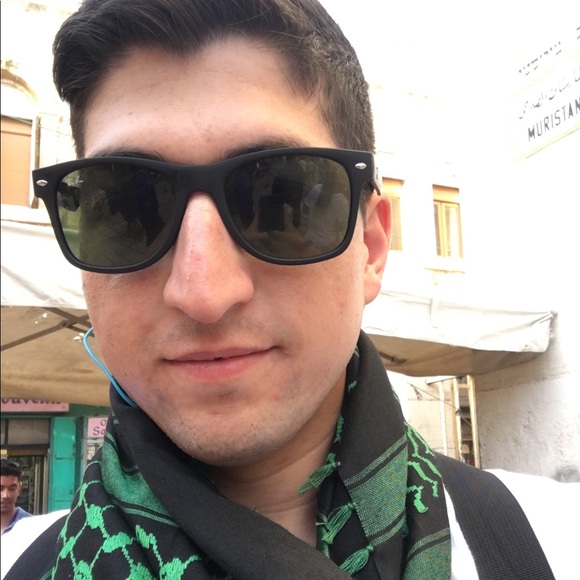 Meet your Posher, Andrew - Picture 1 of 1